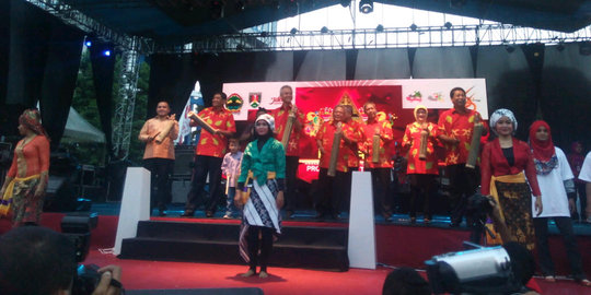 Pemukulan ribuan kentongan menandai pesta rakyat HUT Jateng dimulai