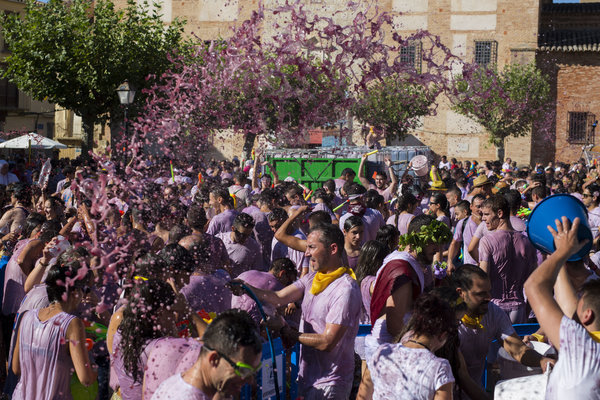 Mengintip keseruan festival anggur Batalla del Vino di Toro, Spanyol ...