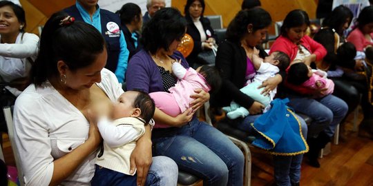 Para ibu berlomba-lomba ikut kontes menyusui terlama