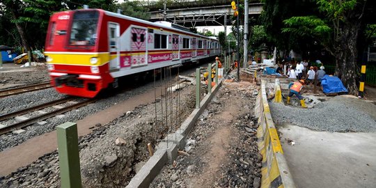 Antisipasi kecelakaan, perlintasan KRL Tebet di pagar permanen