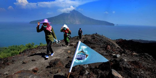 Serunya berpetualang mendaki Gunung Anak Krakatau