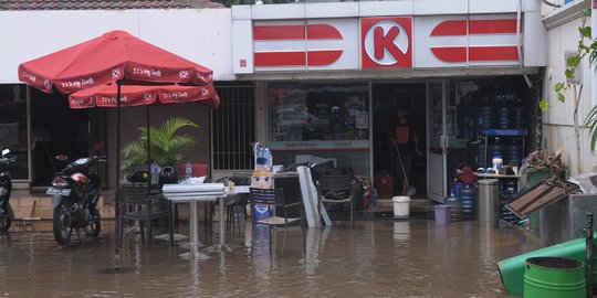 Yusril minta Ahok tak berkelit soal banjir di Kemang