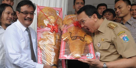 Roti buaya spesial buat Ahok-Djarot