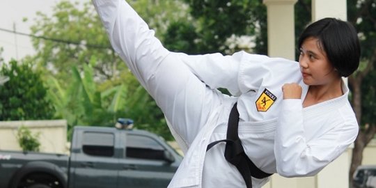 Bripda Sindhy, si Polwan manis yang jago karate