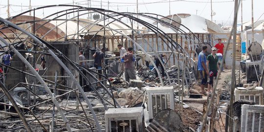 Meratapi pengungsi Irak tendanya hangus terbakar