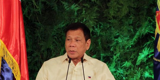 duterte bilang dia bisa 10 kali lebih kejam dari isis rev1