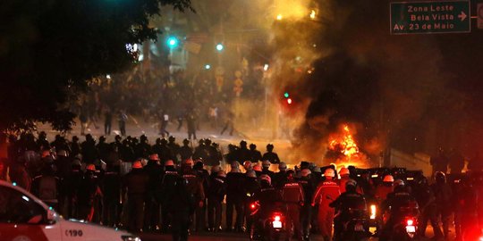 Aksi brutal warga Brasil protes penggulingan Dilma Rousseff