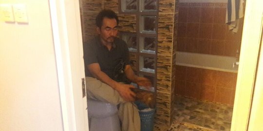 Aa Gatot saat rumah digeledah: Kenapa ya Allah bisa begini