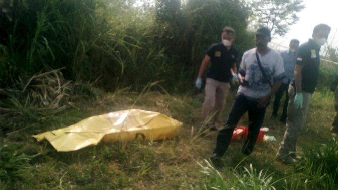 jenazah perempuan muda ditemukan di pinggir ladang