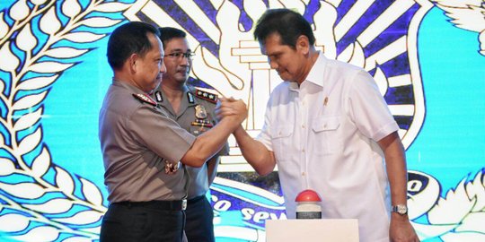 Kapolri luncurkan layanan publik berbasis IT di 7 Polres se-Jatim