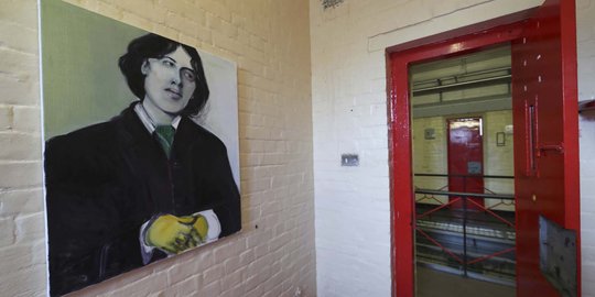 Menelusuri penjara tokoh gay Oscar Wilde di Inggris