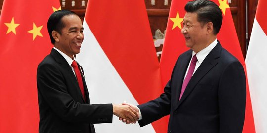 Senyum hangat Xi Jinping sambut kedatangan Jokowi di China