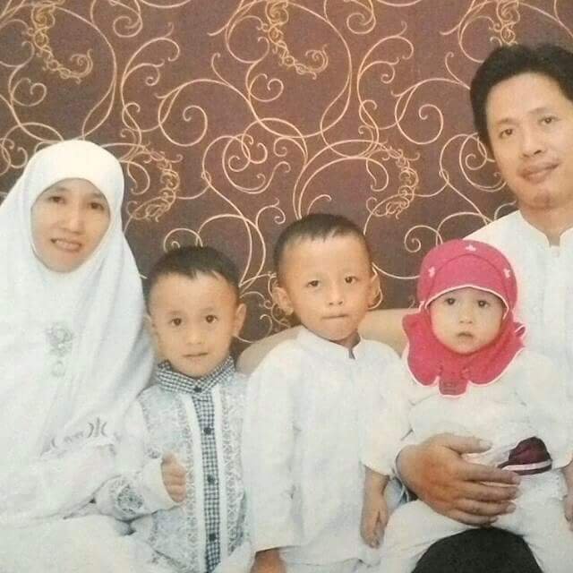 bu guru rika dan keluarga