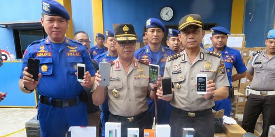 Penyelundupan 13.114 HP ilegal senilai Rp 6 M digagalkan Polda Riau