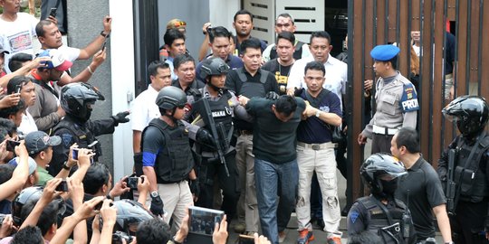 Drama perampokan dan penyanderaan di Pondok Indah bak film 