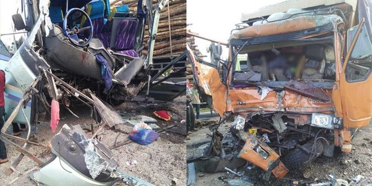 Bus ugal-ugalan seruduk truk tronton muatan getah karet, 4 tewas