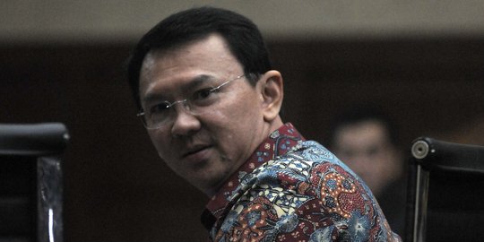 Gaya blak-blakan Ahok bersaksi di sidang Sanusi