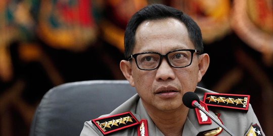 Tito memamerkan keberhasilan sebagai Kapolri kepada anggota DPR