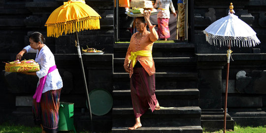 Budaya nge-Lawar jelang Hari Raya Galungan