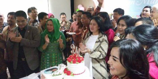 Rayakan ulang tahun di fraksi PDIP, Puan malu ungkap usianya