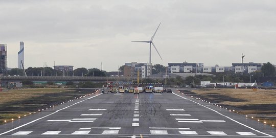 Kecam rasisme, 9 demonstran blokade Bandara London City