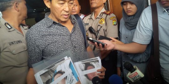 Yakin anaknya diracun, ayah Mirna bawa bukti baru di persidangan