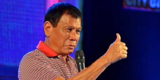 Duterte siap makan militan Abu Sayyaf hidup-hidup