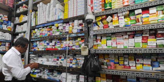 Razia toko obat  di  Jaktim polisi temukan obat  kadaluarsa 