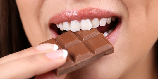 Keseringan makan cokelat bisa bikin kamu sembelit?