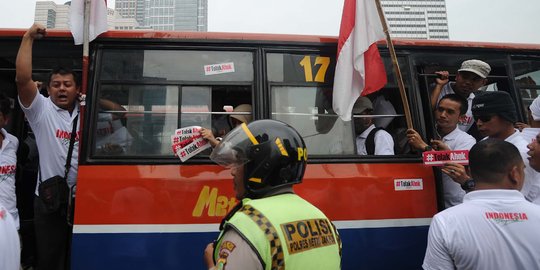 Aksi unjuk rasa tolak Ahok di Bundaran HI diusir polisi