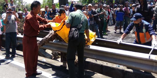 Kondisi mengenaskan, korban truk BBM terbakar sulit dievakuasi