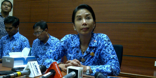 Menteri Rini tak jadi buat super holding BUMN seperti Singapura