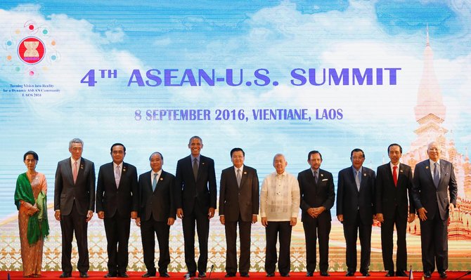 duterte tidak ikut foto bersama obama di asean as summit