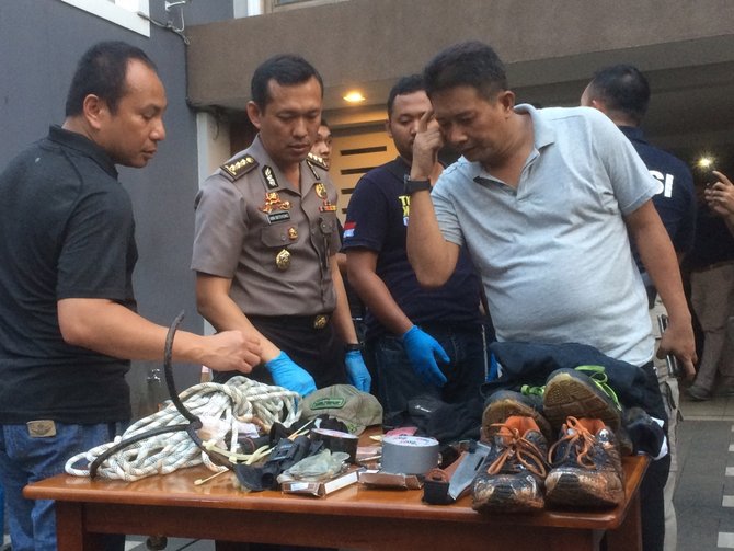 barang bukti pelaku perampokan pondok indah