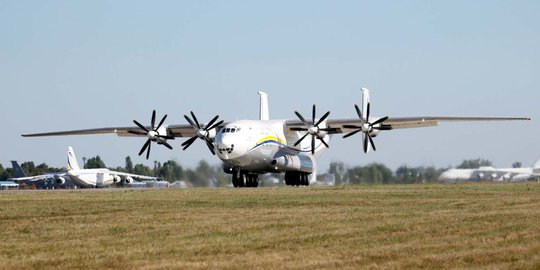 Penampakan Antonov An-22 Antei, pesawat turbotrop terbesar di dunia