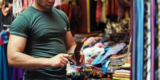 Beli Oleh-oleh Saat Traveling, Hati-hati Tertipu!