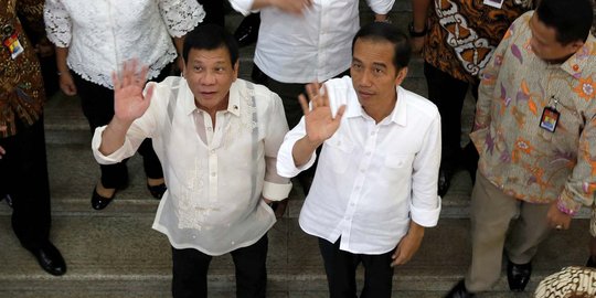 Beda sikap soal Laut China Selatan, Duterte sanjung bantuan China