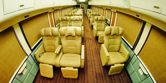 Buat liburan berbeda: Keliling Jawa dengan kereta wisata