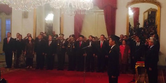 Usai dilantik jadi KaBIN, Budi Gunawan cium tangan Megawati
