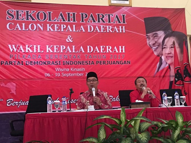 ridwan kamil di sekolah kepala daerah pdip