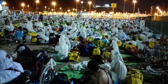 Hamparan jutaan manusia tengah malam di Muzdalifah