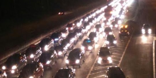 Arus balik Idul Adha, Tol Cipularang macet  merdeka.com