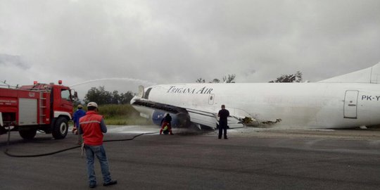 Tergelincir, pesawat Trigana Air rusak berat dan bandara ditutup