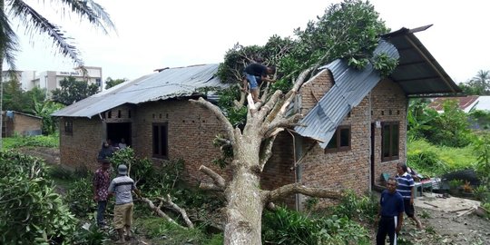 Puting beliung rusak puluhan rumah di Deli Serdang 