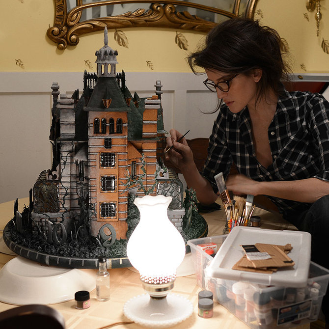 replika rumah di miss peregrine home for peculiar children dibuat dari kue jahe