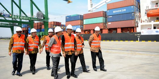 Jokowi sebut pungli di pelabuhan bikin biaya logistik RI tinggi