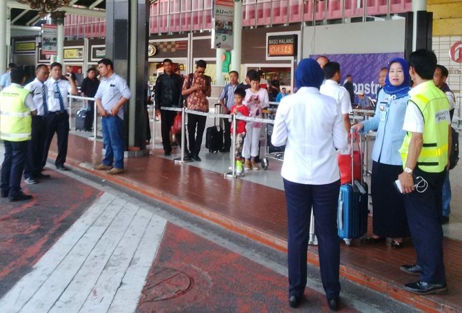 penumpang taksi terlantar di bandara soekarno hatta