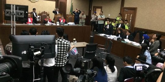 Bukan scientist, Jaksa koordinasi lewat HP di sidang Jessica