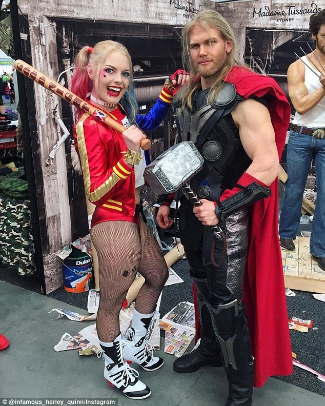 Mirip Harley Quinn Cosplayer Cantik Ini Jadi Seleb Dadakan Merdeka Com
