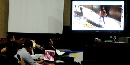 Permasalahkan laptop ahli kubu Jessica, JPU berdebat dengan Otto